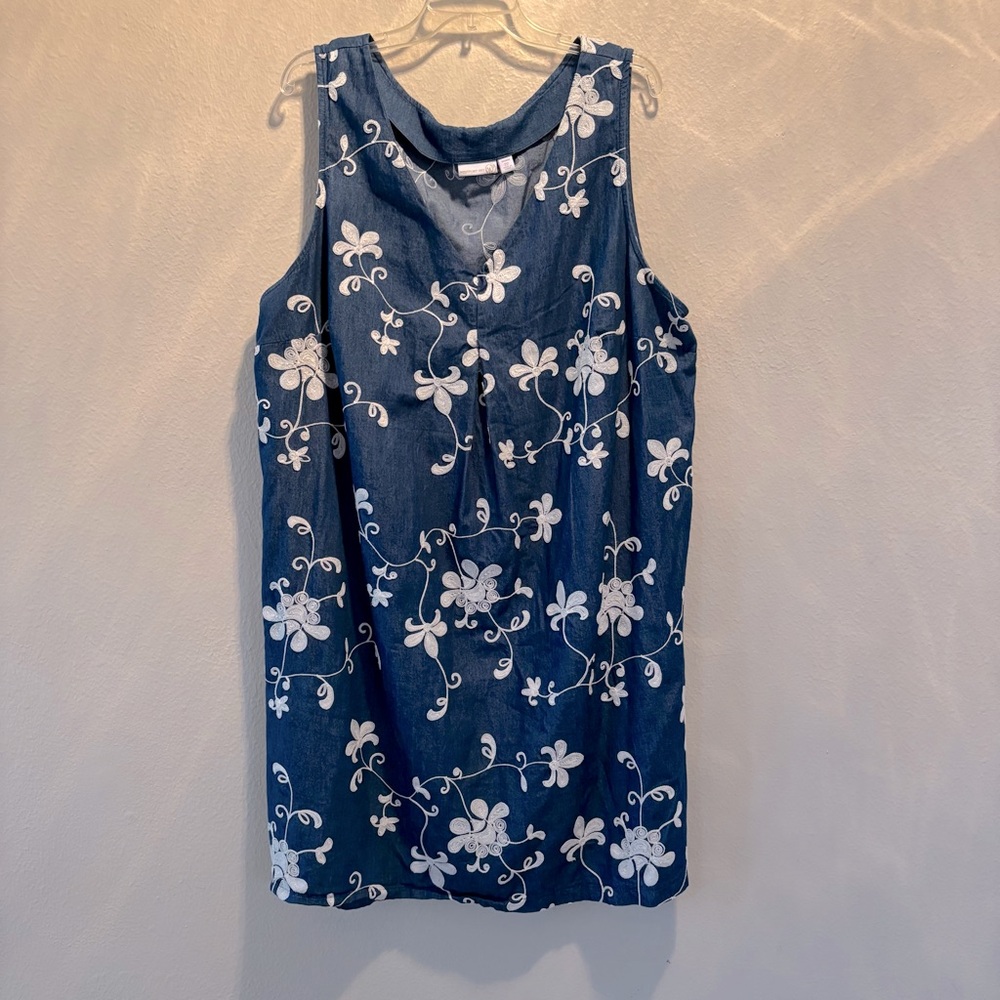 UEC Sleeveless Chambray Embroidered Plus Size Dress Size 22